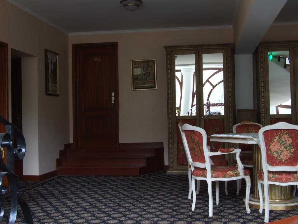 Hotel Royal Zalau Exterior photo